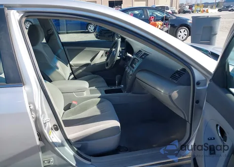 2011 Toyota Camry Le z USA, uszkodzony, nr VIN 4T1BF3EK0BU647718